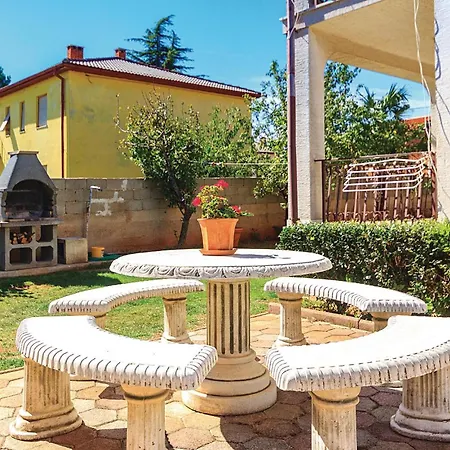 3 Bedroom Amazing In Apartamento Šišan