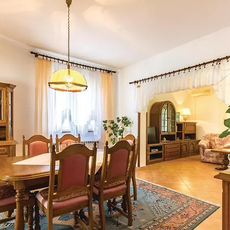 Apartment Beautiful Apartment In Sisan With Wifi *