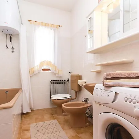 Beautiful Apartment In Sisan With Wifi * Sisan
