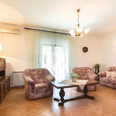 3 Bedroom Amazing In Šišan